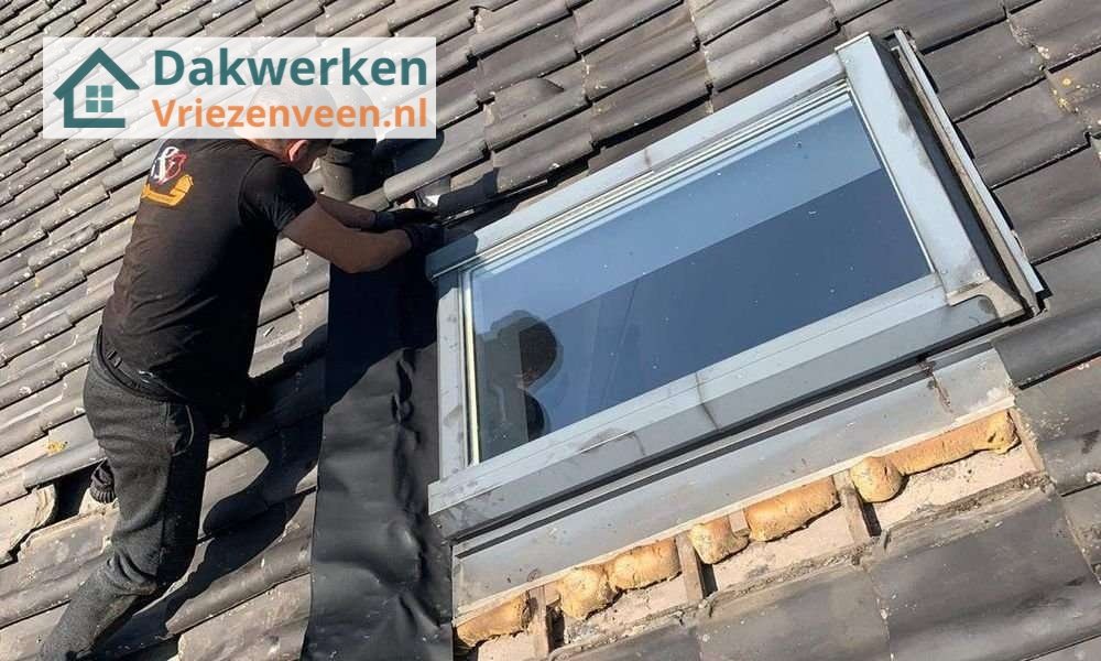 Dakreparatie met een dakraam Dakreparatie met een dakraam